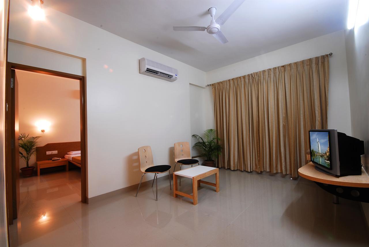 Hotel New Holiday Plaza Nashik Ngoại thất bức ảnh