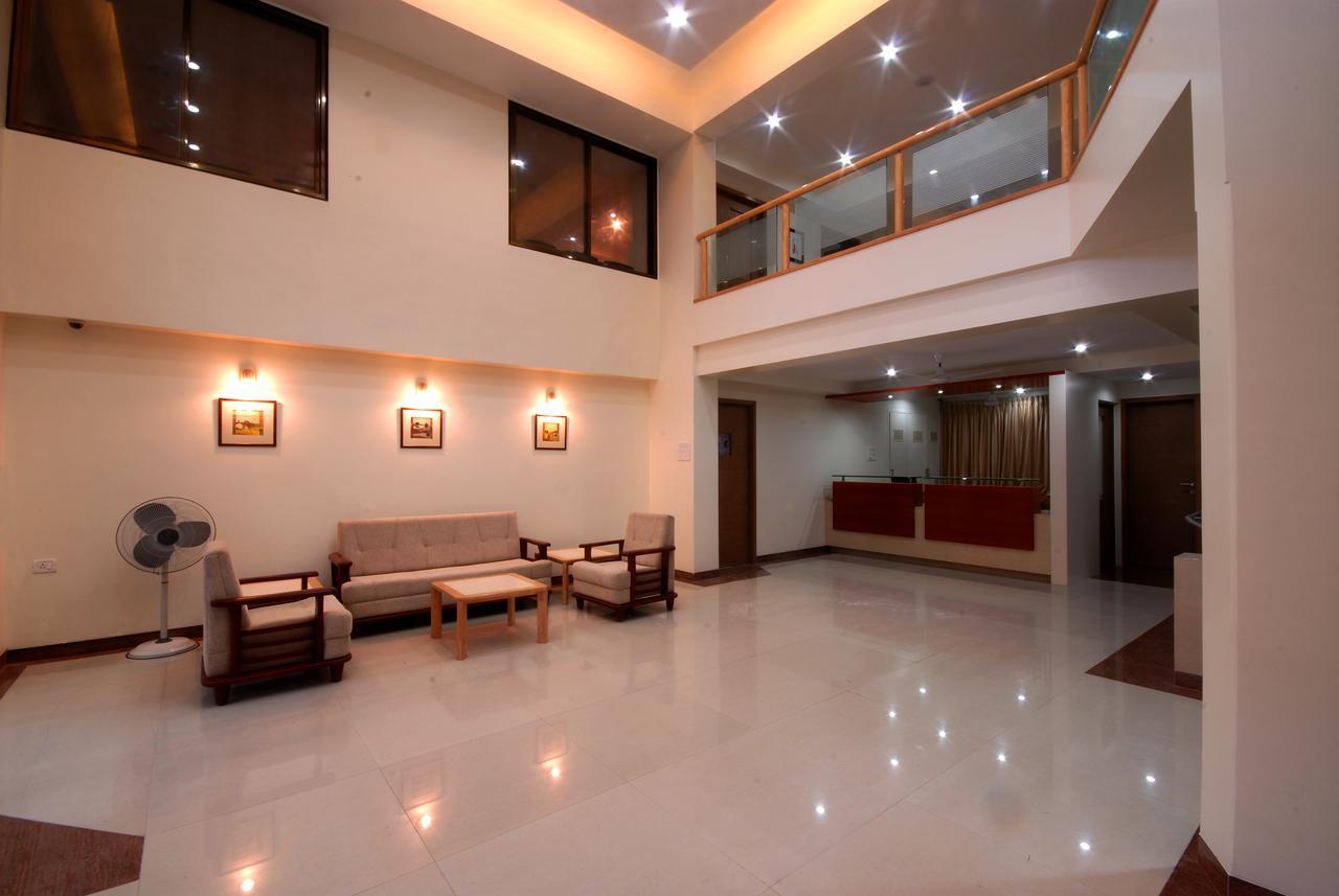 Hotel New Holiday Plaza Nashik Ngoại thất bức ảnh