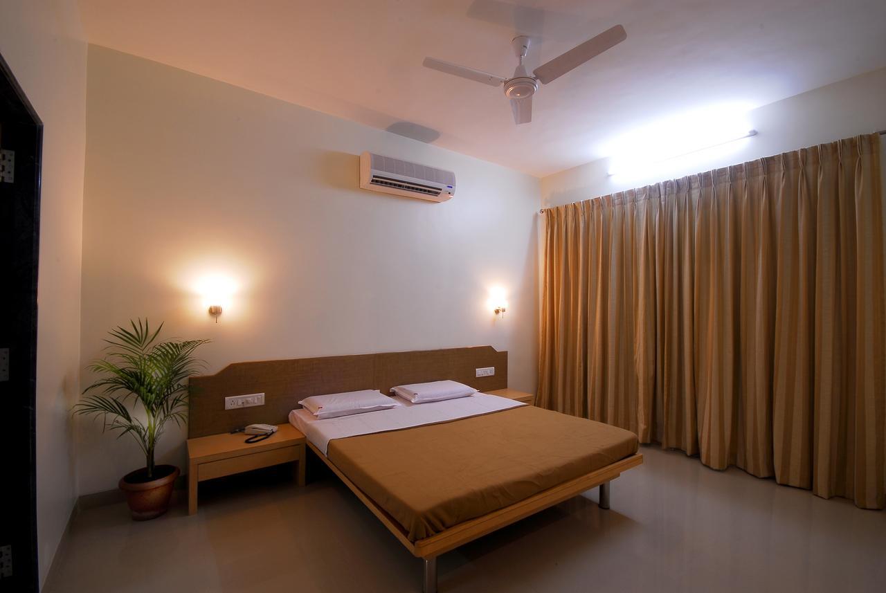 Hotel New Holiday Plaza Nashik Ngoại thất bức ảnh