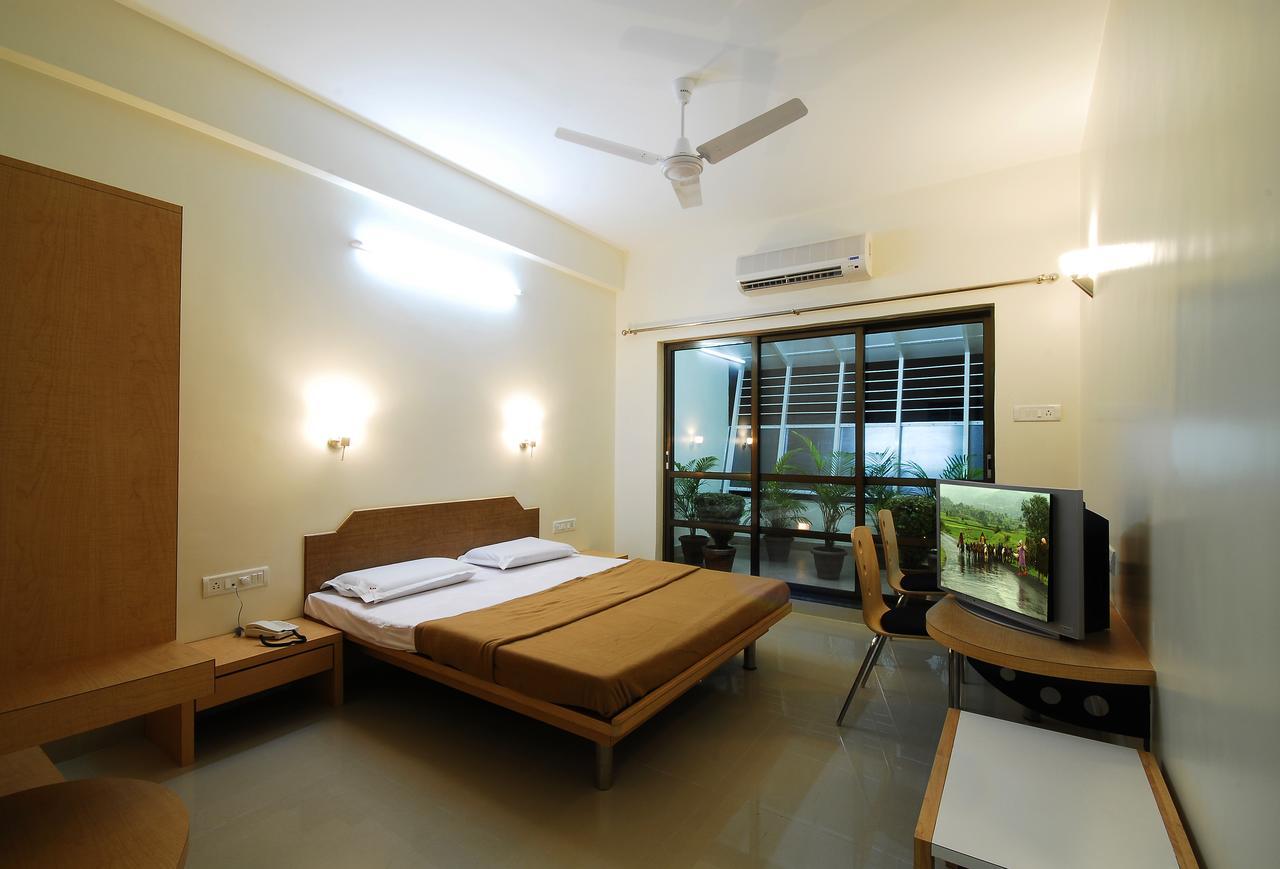 Hotel New Holiday Plaza Nashik Ngoại thất bức ảnh