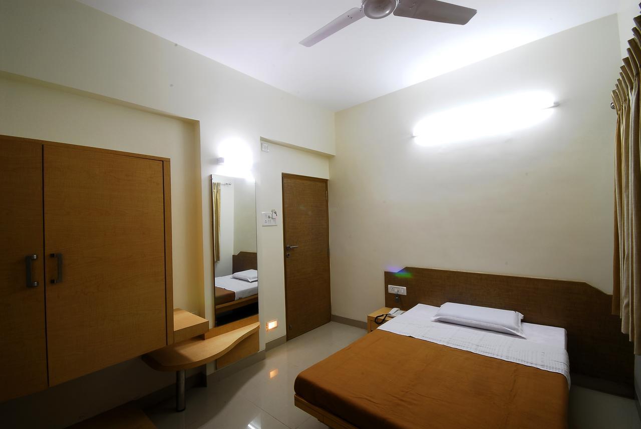 Hotel New Holiday Plaza Nashik Ngoại thất bức ảnh