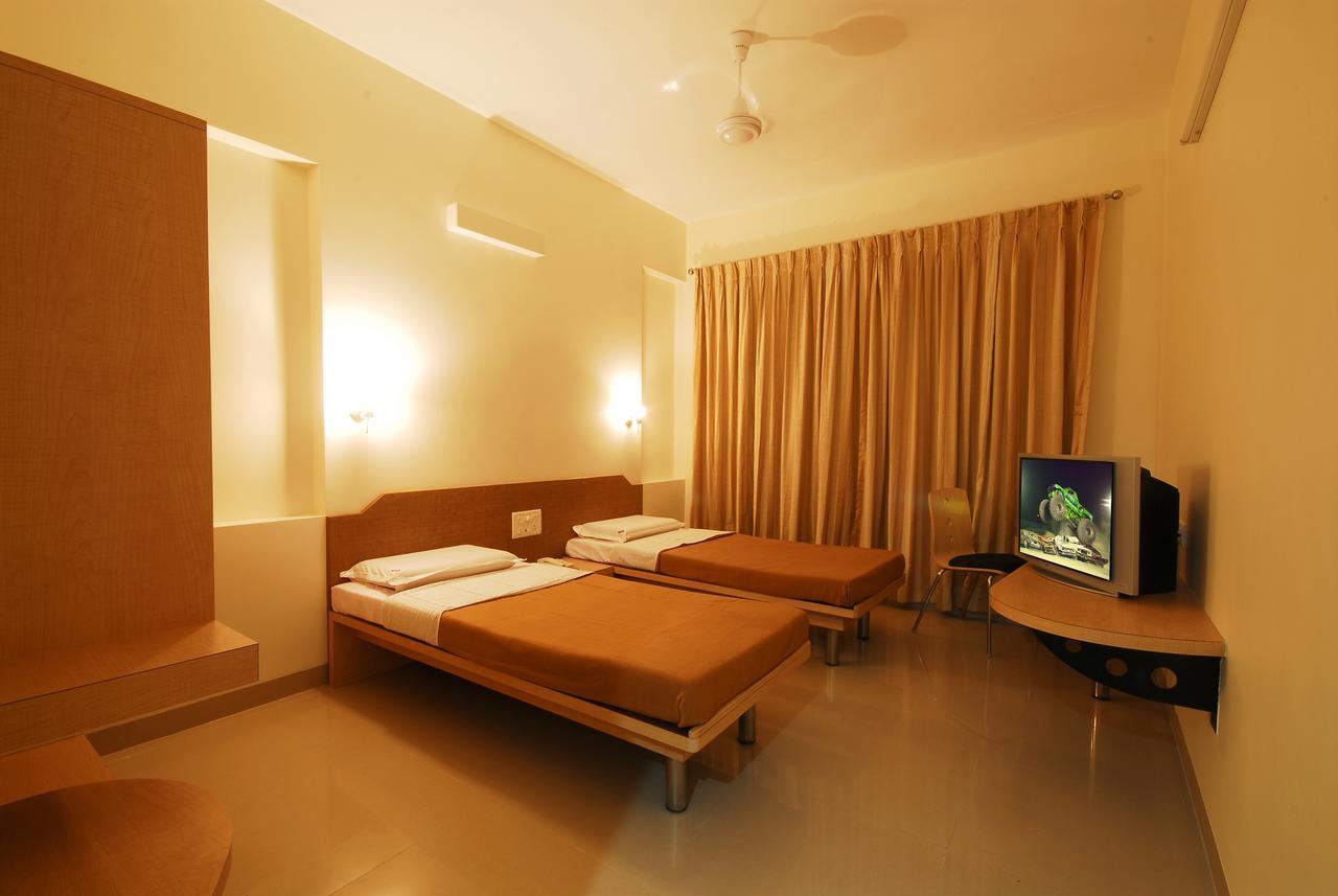 Hotel New Holiday Plaza Nashik Ngoại thất bức ảnh