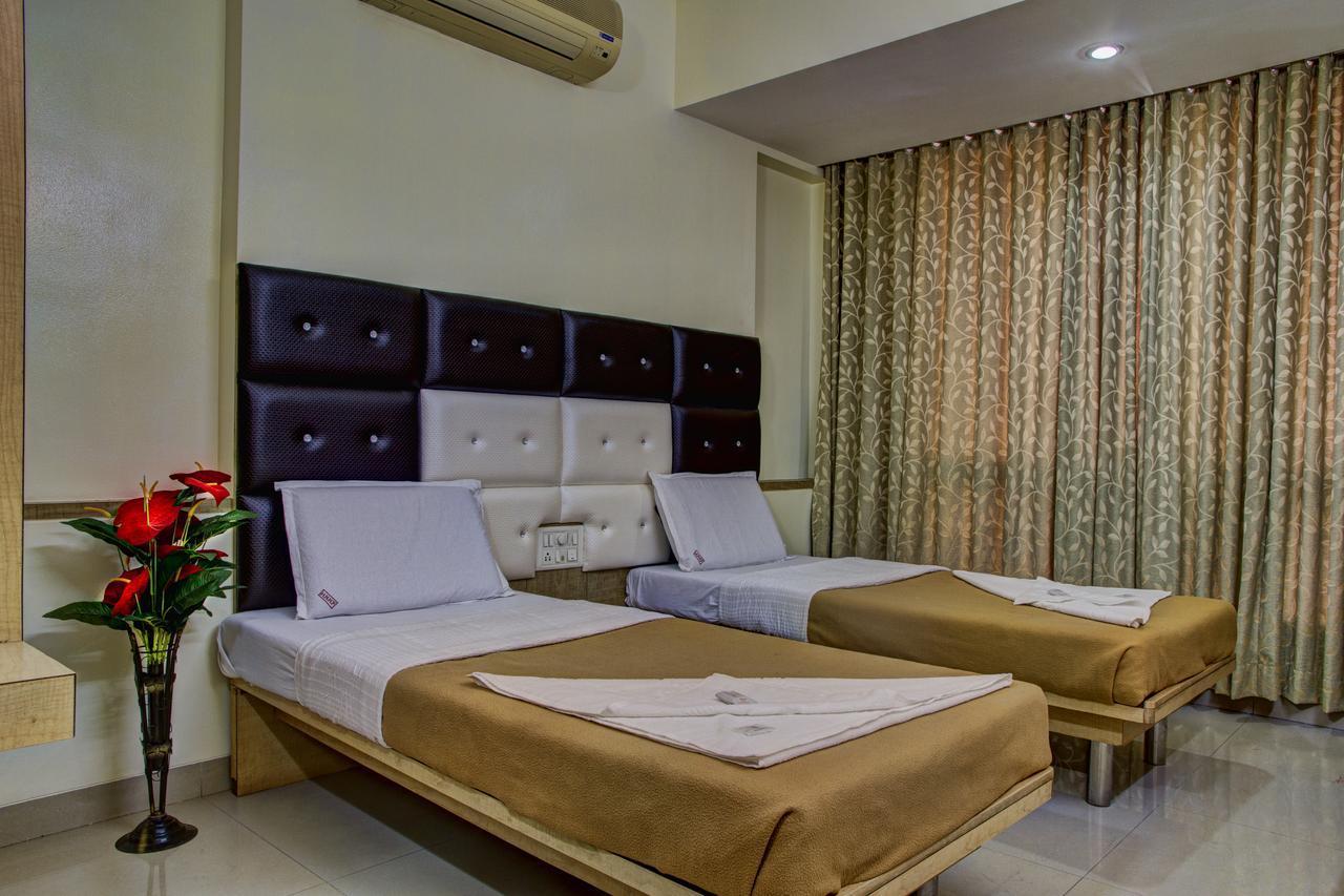 Hotel New Holiday Plaza Nashik Ngoại thất bức ảnh